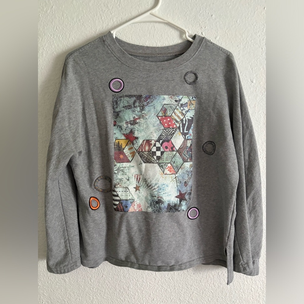 Funky long sleeve tshirt w/ embroidered details